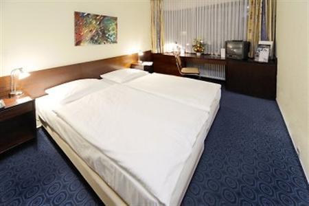 Wyndham Excelsior Hotel