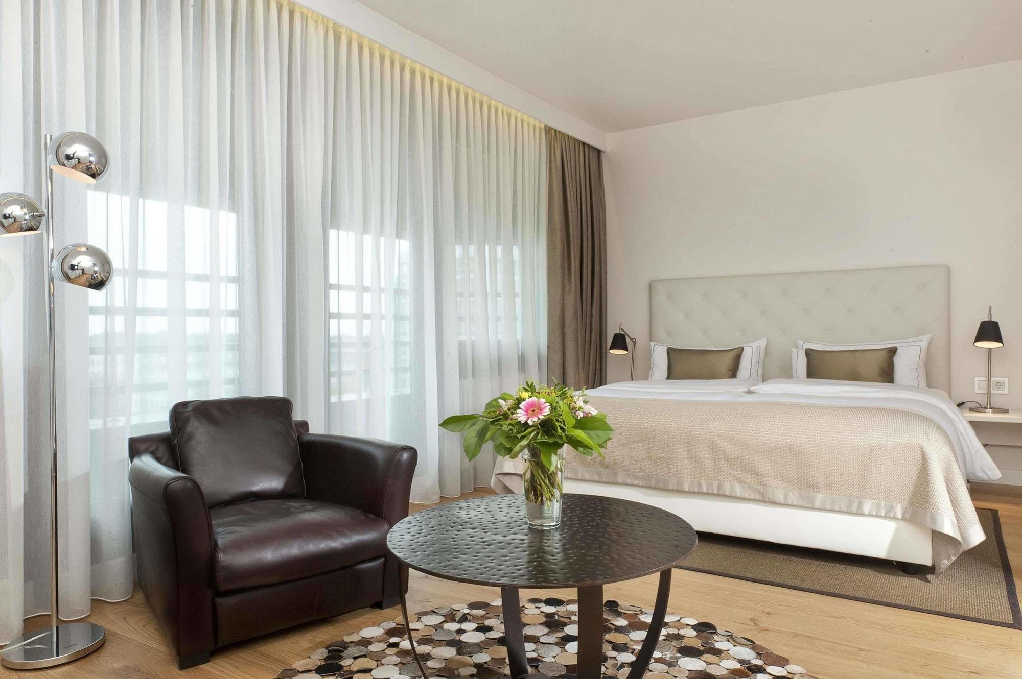 Wyndham Excelsior Hotel