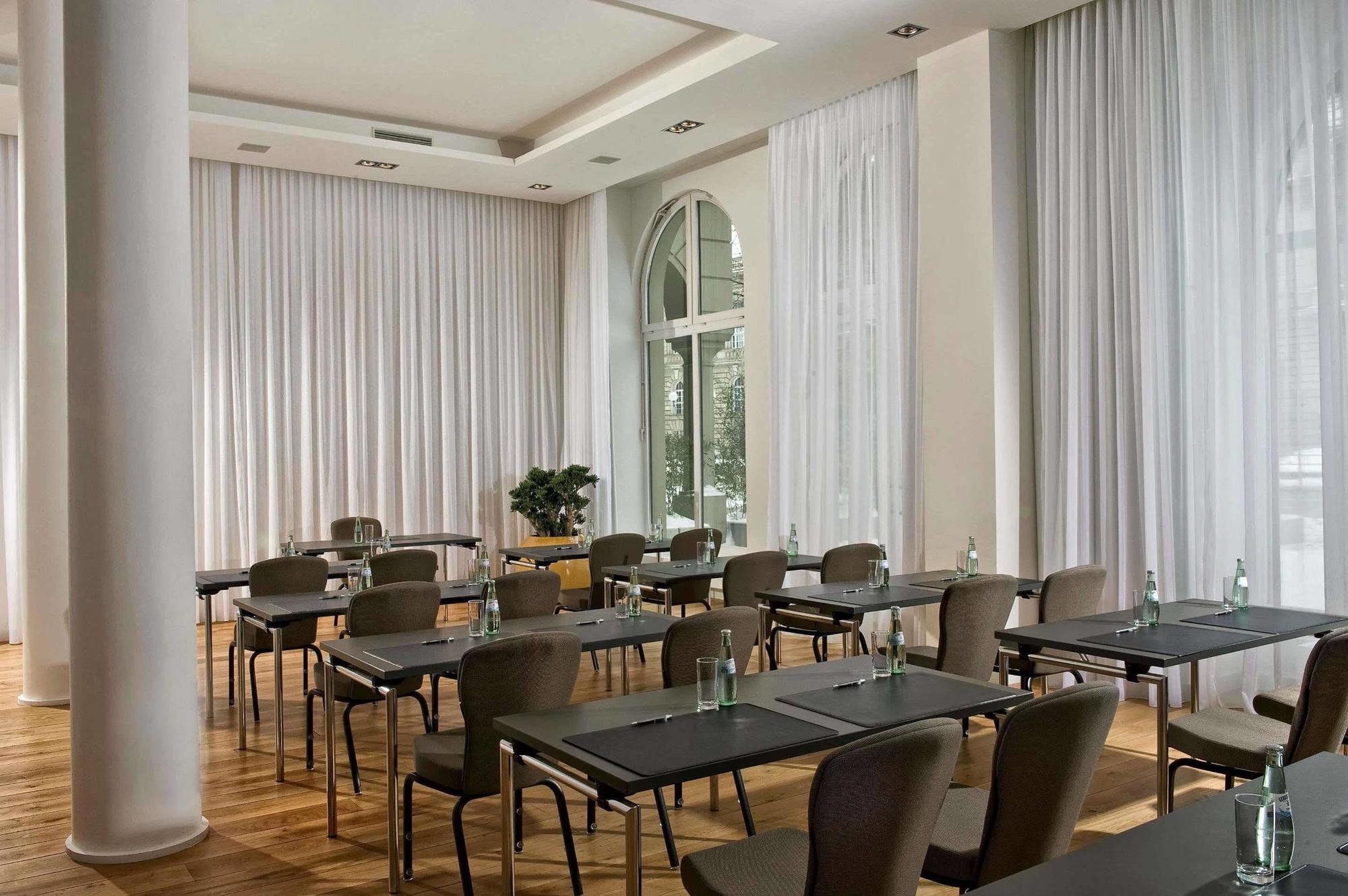 Wyndham Excelsior 4*